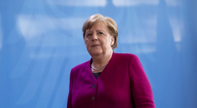  Меркел е отворена за концепцията за огромен европейски оздравителен фонд, само че желае повече изясненост 