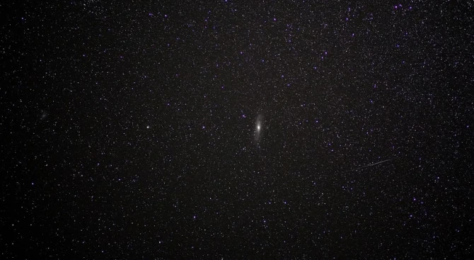 Космическият телескоп Хъбъл направи най детайлната снимка на разпадането на кометата