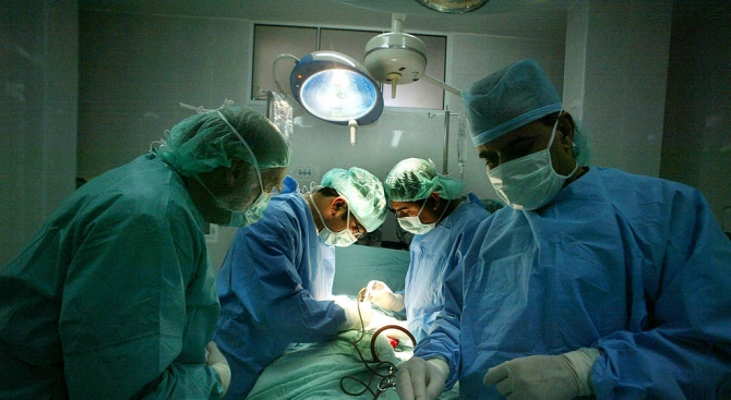 Лекари в Русе спасиха живота на 15 годишно момиче което 76