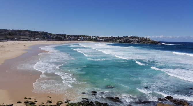 Популярният плаж Бонди в Австралия бе отворен днес за плувци