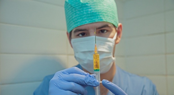  В Китай утвърдиха клинични тествания на четвърта ваксина против ковид 
