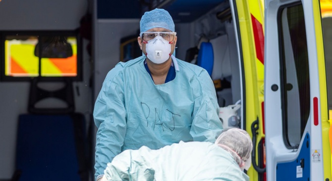 Близо 600 нови починали във Великобритания от коронавируса