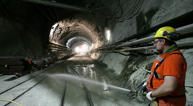 Ясни са фирмите-кандидати  за изграждането на тунела под Шипка