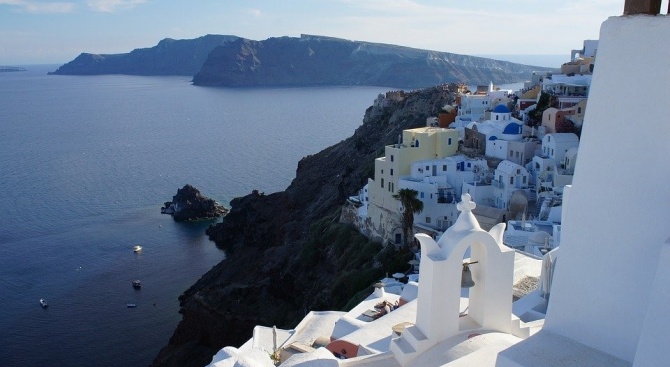 Гърция се надява да приема туристи от юли, но хотелиерите