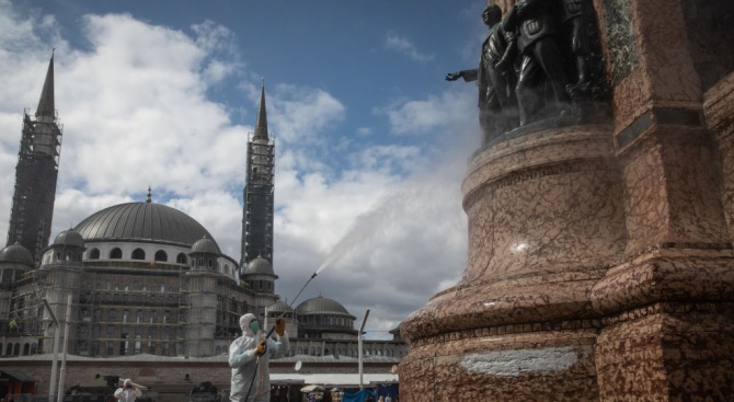  Турският здравен министър: Мерките за битка с ковид ще продължат през май 