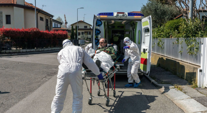  Спад в дневния брой на жертвите на COVID-19 в Италия 