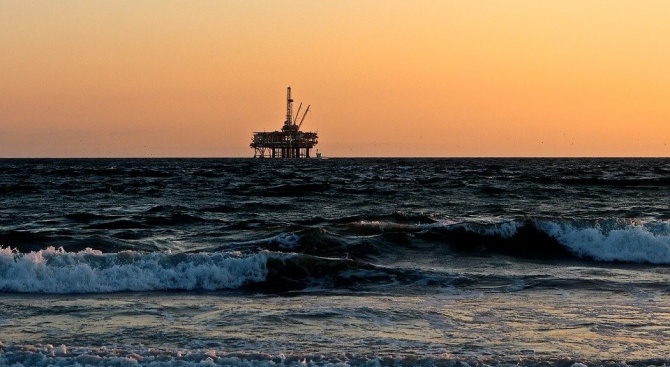 Петролните и газови компании могат да загубят до 1 трилион долара приходи тази година