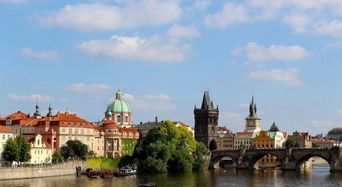  Властите в Чехия декларират, че разпространяването на ковид е овладяно 