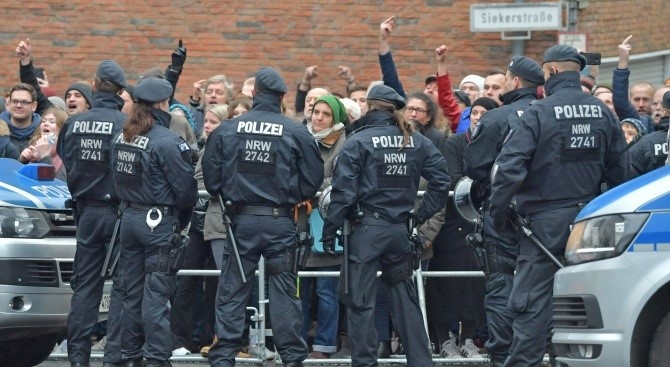  Арести в Берлин по време на опит за митинг против ограниченията за изолираност 