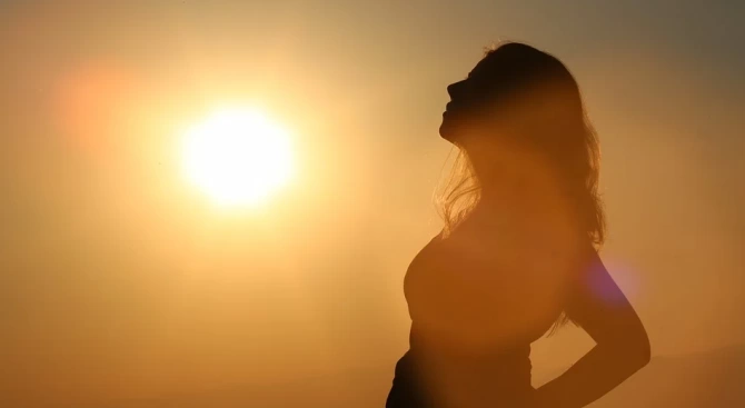 Австралийска лекарка препоръча 10 минути на слънце като профилактика срещу
