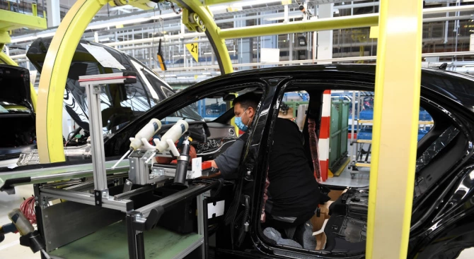 Продажбите на автомобили в Япония са се понижили до деветгодишен