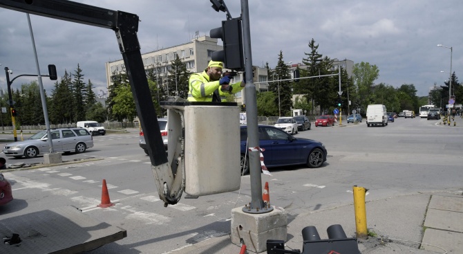 Подмениха падналия светофар на "Г.М. Димитров" в столицата