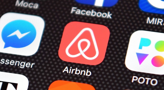 Airbnb съкращава една четвърт от служителите си в света
