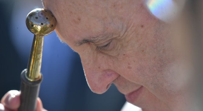 Папата се разгласи в отбрана на екплоатираните селскостопански служащи в Италия 