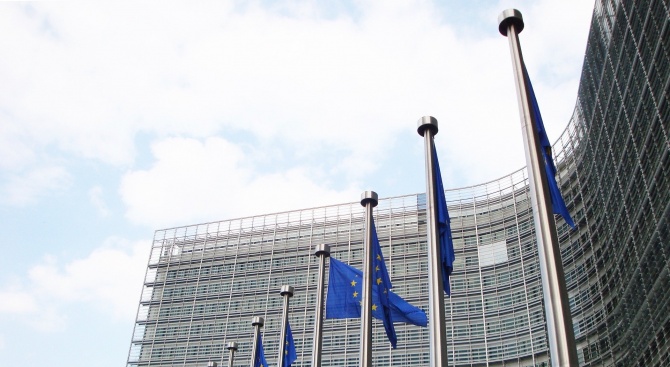  Европейска комисия: Санитарните рецесии не са опрощение за нарушение на главните права 