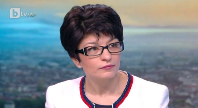 Десислава Атанасова: Стига със спекулациите. Заем не сме теглили още