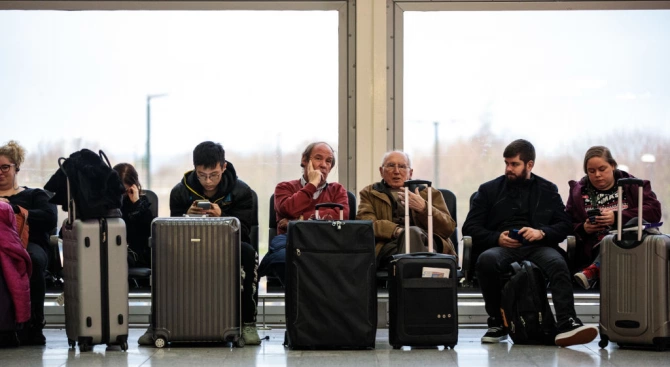 Българите които са блокирани на летището в Париж днес се