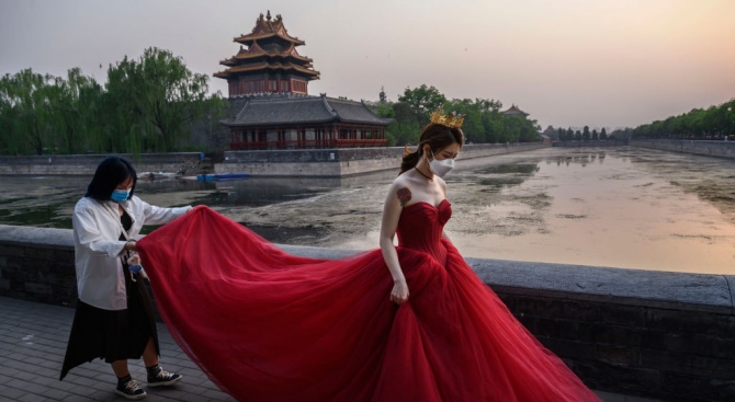 "Да" по време на вирус: китайците сключват бракове онлайн