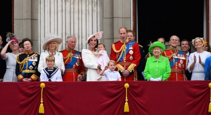 Британското кралско семейство благодари на медицинските сестри по света