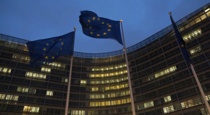 Европейската комисия прикани днес настоятелно България и Полша да премахнат