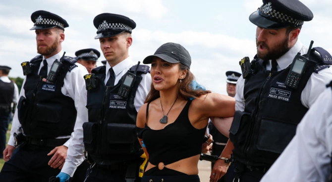 Лондонската полиция арестува 19 души днес за умишлено нарушаване на