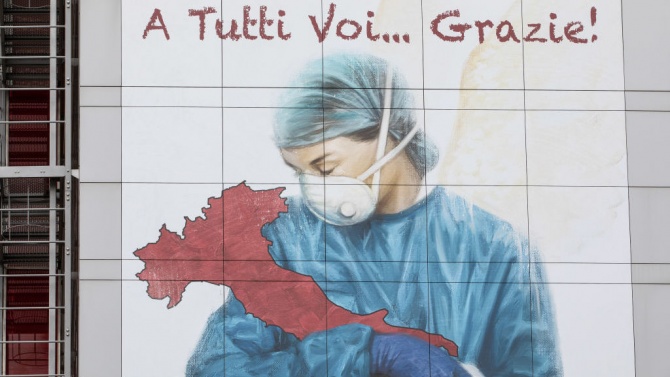 Италия регистрира увеличение в броя на починалите и новозаразените за денонощие