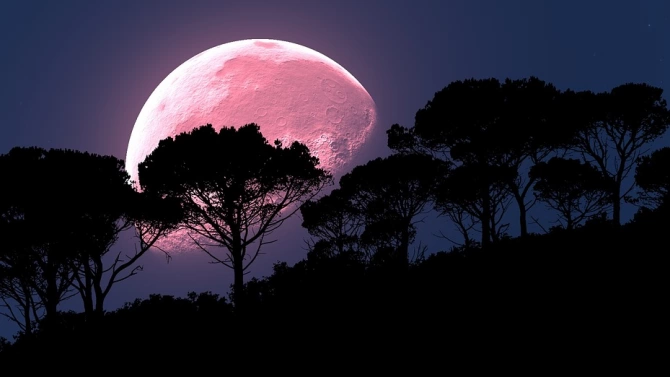 Ягодовата луна таз година идва със затъмнение стари гаджета и