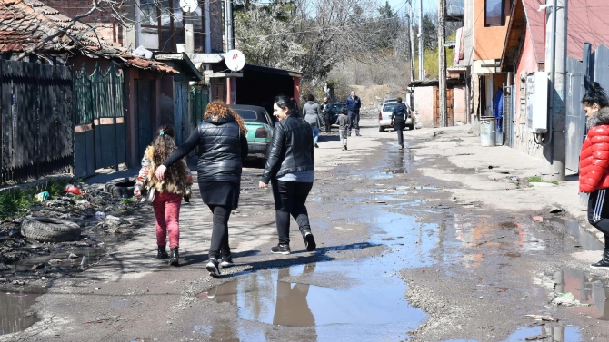 На системен терор са подложени жителите на луковитското село Карлуково