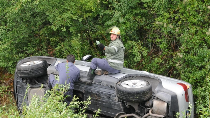 Варненец катастрофира в канавка в Бургаско Това съобщиха от ОДМВР Бургас На