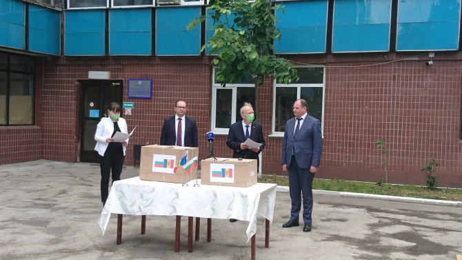 Посолствата ни в Кишинев и Киев предадоха хуманитарна помощ за