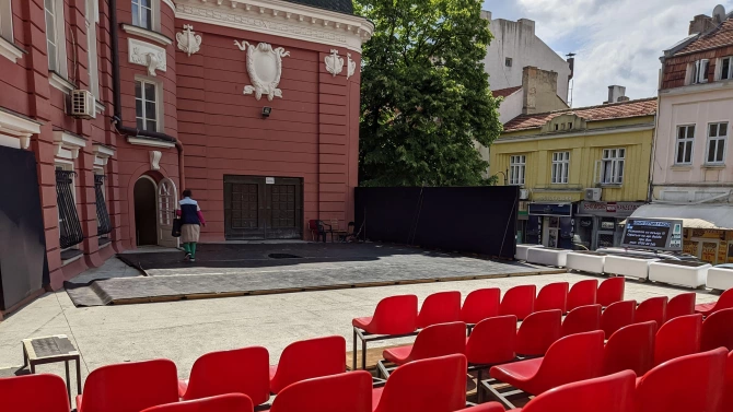 Варненският театър Стоян Бъчваров обособи открита сцена на гърба на