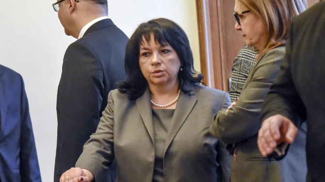 Министърът на енергетиката Теменужка Петкова Теменужка Петкова е министър на