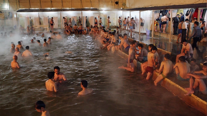Много рускини изпълниха малките обществени парни бани веднага щом те