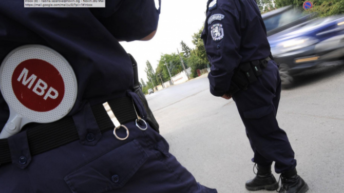 "Пътна полиция" погва шофьорите без колани и каски 