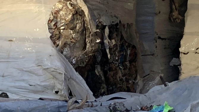 Преди дни откриха два тира боклук загробени край Червен бряг