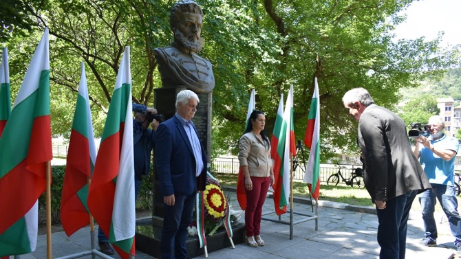 Кметът на Асеновград доктор Христо Грудев се поклони пред паметта