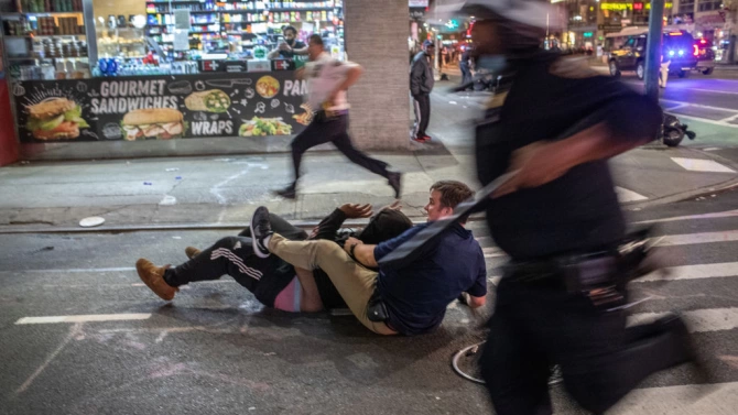 Въведеният заради размириците и мародерствата полицейски час в Ню Йорк