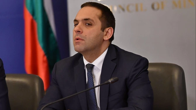 Министърът на икономиката Емил Караниколов Емил Караниколов е министър на