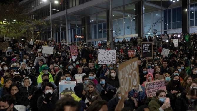 Демонстранти се събраха в австралийската столица Канбера за да изразят