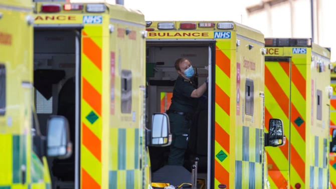 Смъртните случаи при потвърдени заразявания с коронавирус във Великобритания надхвърлиха