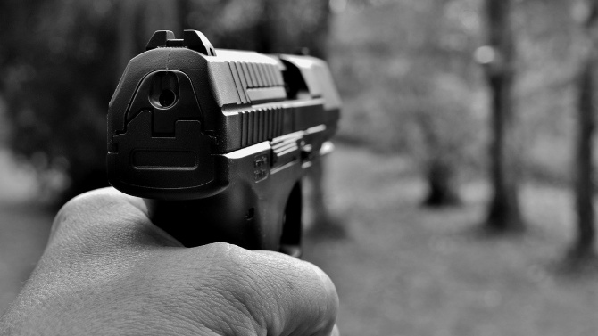 Прокуратурата задържа младеж, стрелял с пистолет в центъра на София 