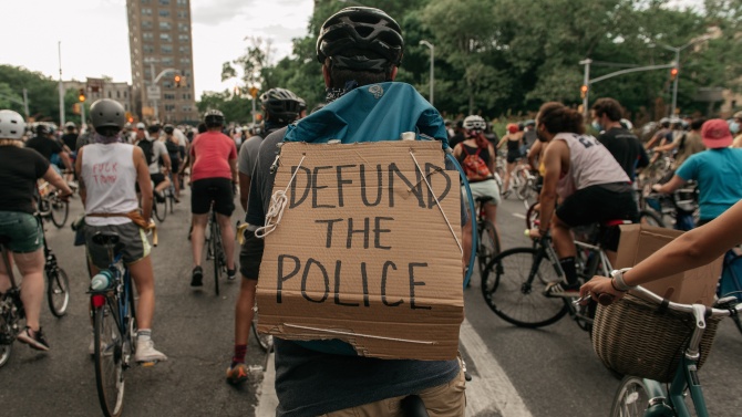 Продължаващите масови протести в САЩ след смъртта на чернокожия Джордж