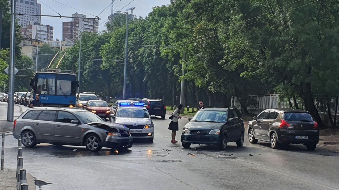 Катастрофа на кръстовището между улиците "Бяла черква" и "Петко Каравелов"