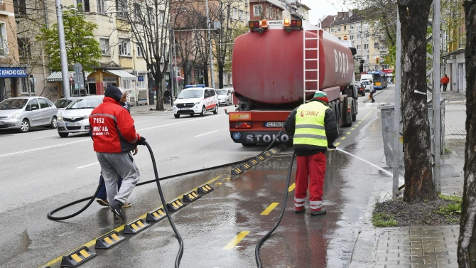 От днес стартира лятното измиване на улиците в града То