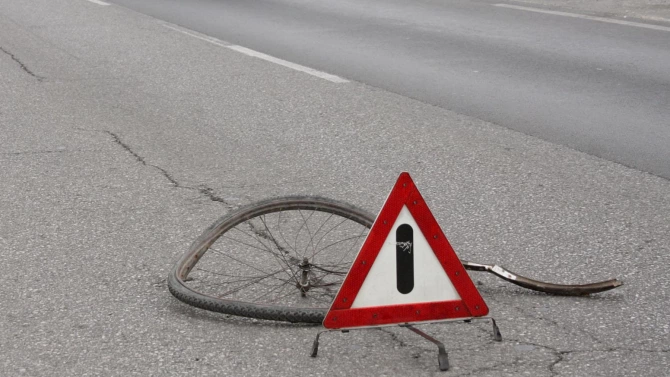 Двама велосипедисти бяха ранени при катастрофи през уикенда из бургаските