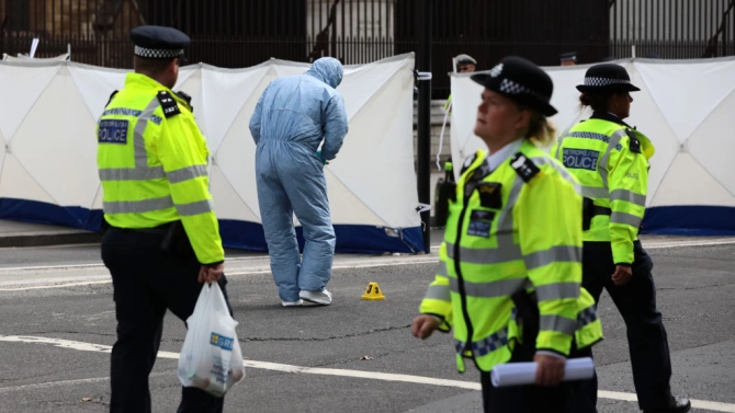 Полицай е бил нападнат от цветнокожи мъже в Лондон написа