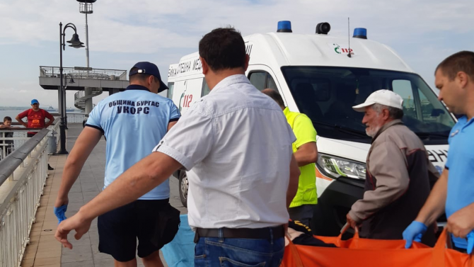 Общински инспектор спаси самоубиец край Моста в Бургас