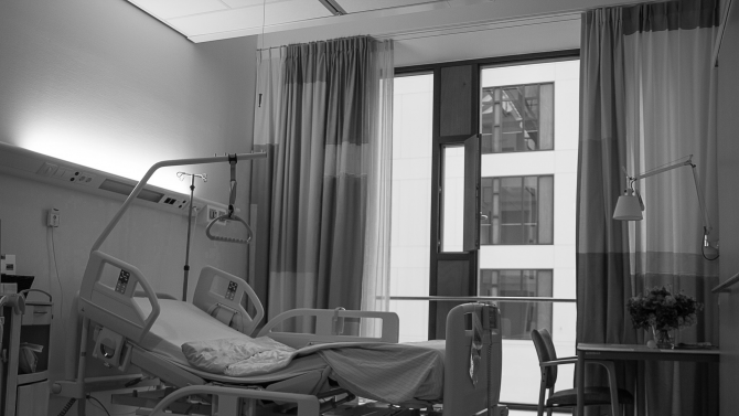 Първи смъртен случай при пациент във Варна, заразен с коронавирус.