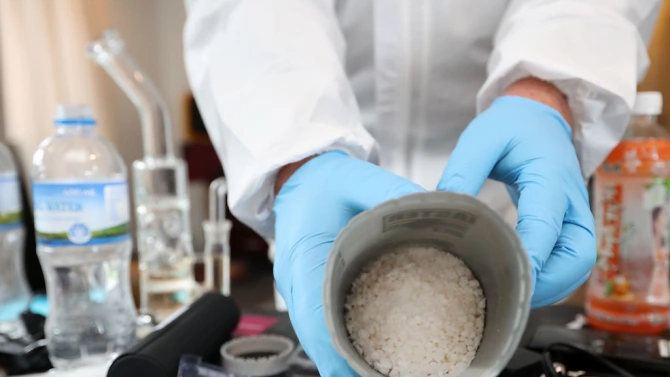 Домашна лаборатория за производство на дрога разкриха полицаи от плевенското