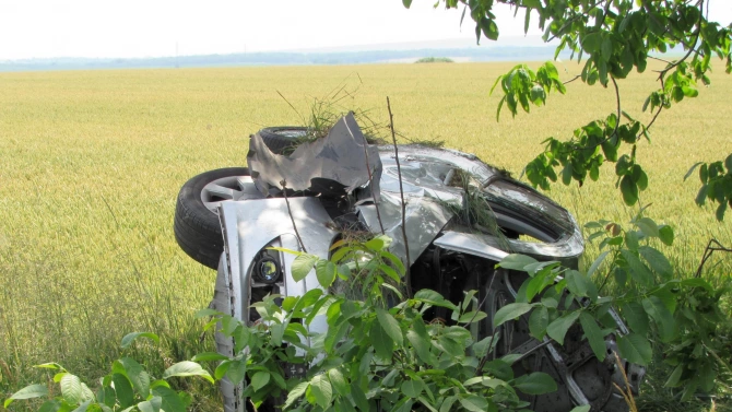 52 годишна катастрофира колата си в нива край Карнобат Това съобщиха